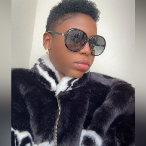 Authentic new Givenchy GV 7180/S-90 Sunglasses - Picture 8 of 14